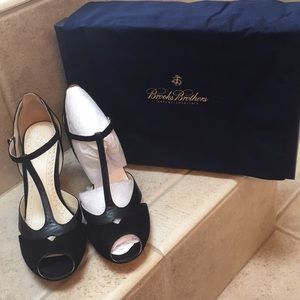 Brooks Brothers new black t-strap sandal size 8.5
